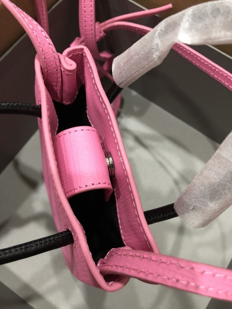 Ba1en*iaga shopping bags